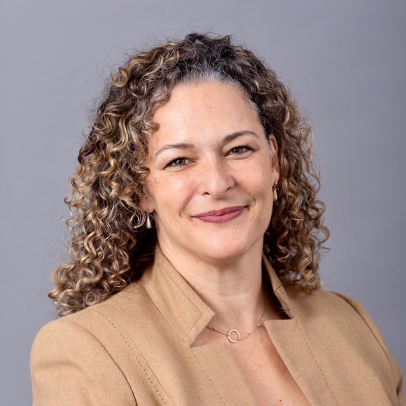 Meet your Posher, Laura - Picture 3 of 5